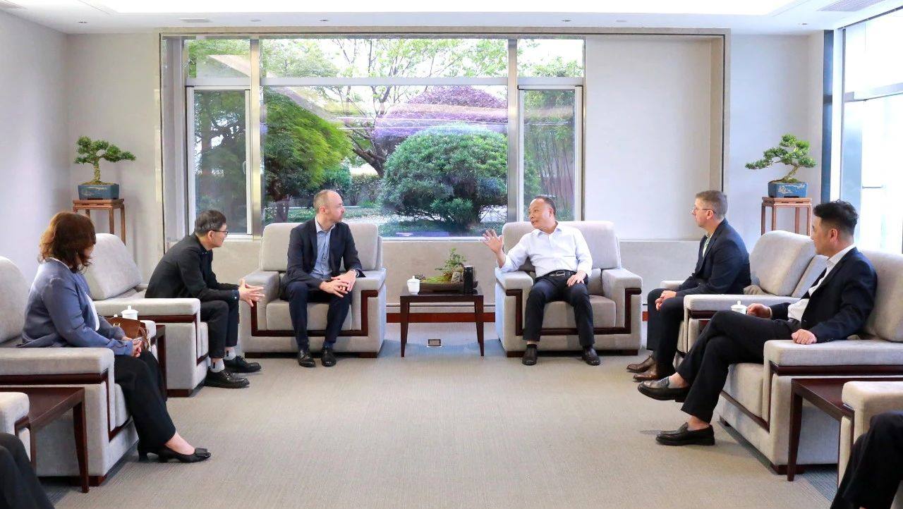 17291468884580437881280_722