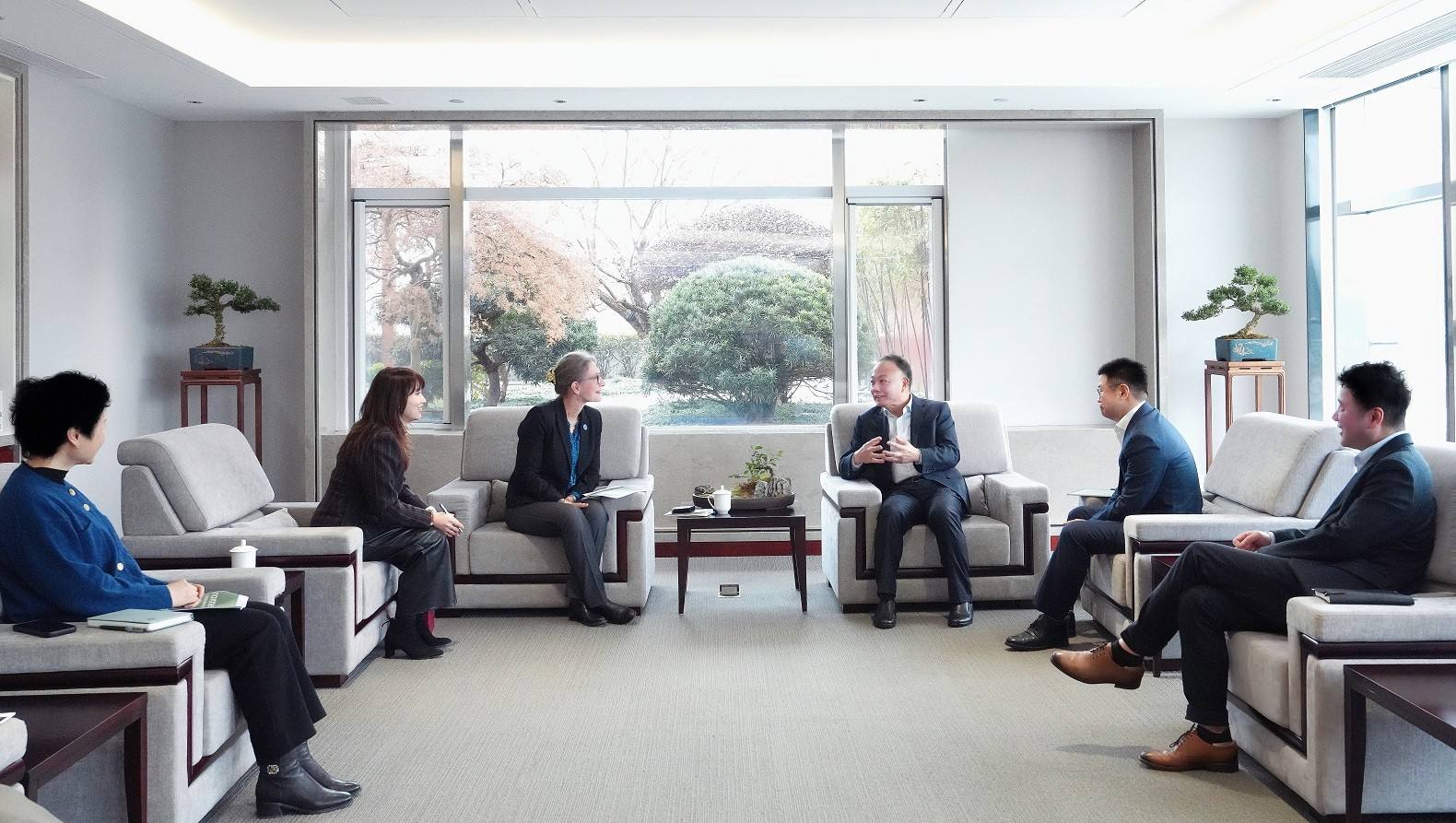 17364048172210740051580_894