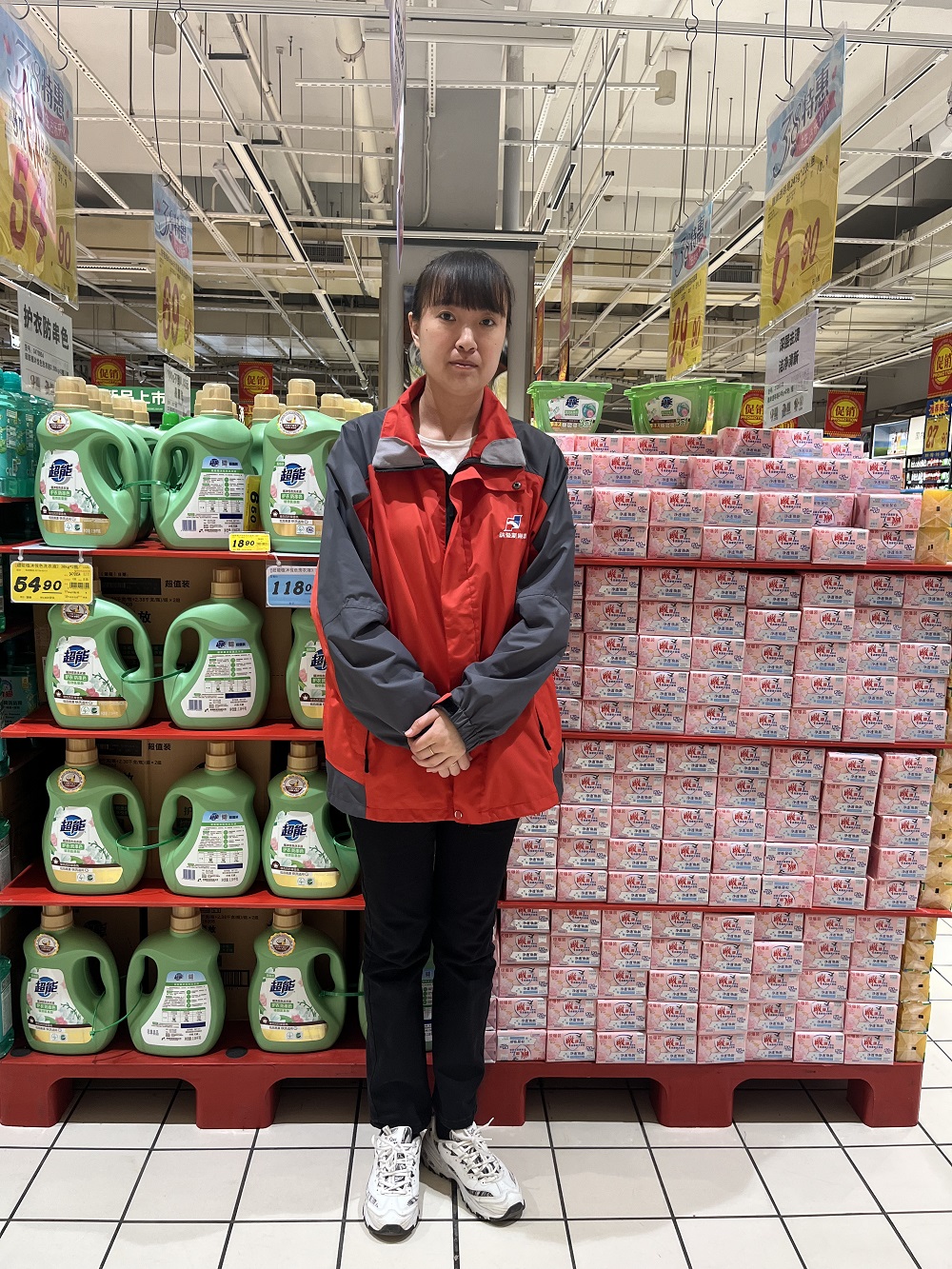 11超市司理田小颖.jpg